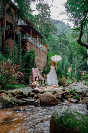 Cliffver Отели рядом с достопримечательностью «Mae Kampong Village»