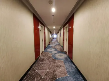 Yuhong Fashion Hotel (Shangqiu High-speed Railway Station) Отели рядом с достопримечательностью «Shangqiu Institute of Technology»