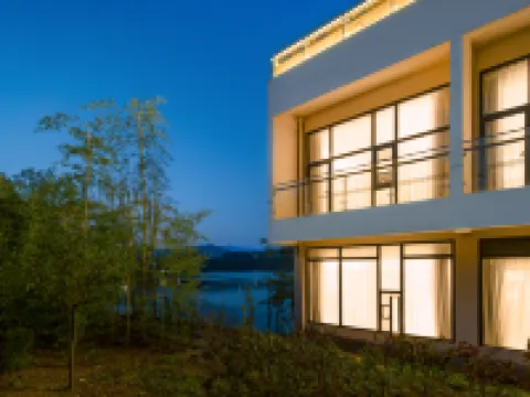 Ankang Yinghu Xiaoyin Resort Hotel Hoteles en Ankang