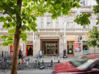 Wombat's City Hostel Budapest Отели рядом с достопримечательностью «Цепной мост»