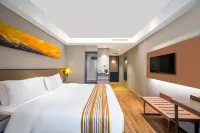Homeinn Plus Hotel (Guiyang Qianlingshan Park Yan'an West Road Subway Station) Hotels in Qianling Park Area