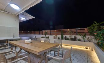 Summer Hotel (Shangchuanfei Beach)