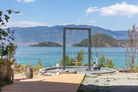 Baiyun Jinsu Lake View Holiday Hotel