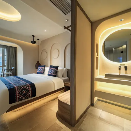 YUNSHUO · High Sky Private Soup Hotel (Huaguoyuan White House Songhua Road Metro Station)