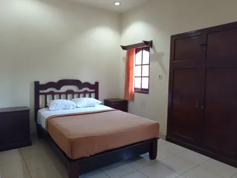 Hotel Mawar Sari Mitra RedDoorz Hotels near Konveksi 4 Putra Bersaudara