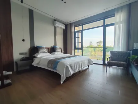 Weishan Xihu Homestay Отели в г. Вейшань