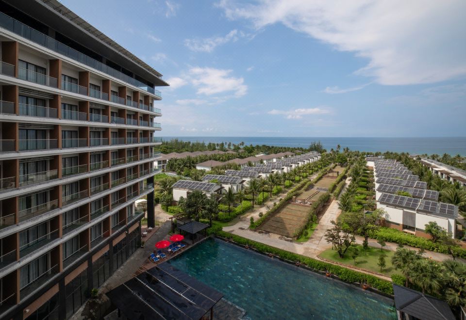 소나가 비치 리조트의 스윔업 바가 있는 수영장