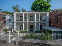 Yuhai Little White House Hotel