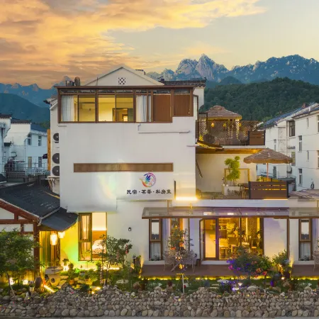 Fengyi Pavilion Homestay in Jiuhua Mountain.