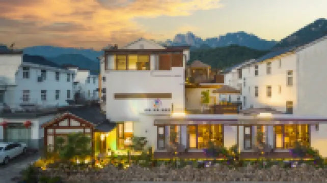 Fengyi Pavilion Homestay in Jiuhua Mountain.