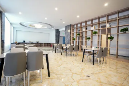 Ju County Baiyun Hotel