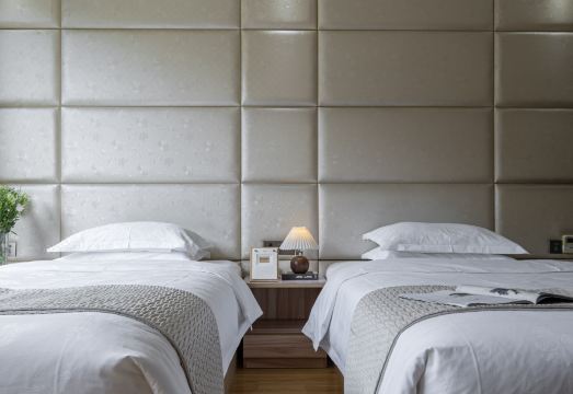 진위 호텔 로비