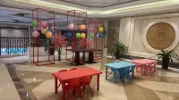 Galactic Garden International Hotel - parking