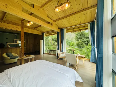 GuanguanDi The hotel on the cliff Отели рядом с достопримечательностью «First bay of the Yangtze River»