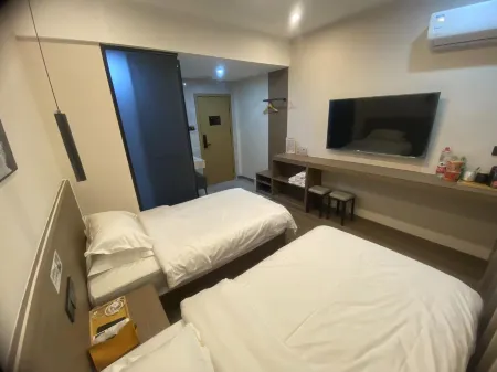 Fuguili Hotel Отели рядом с достопримечательностью «Huanghe Forest Park»