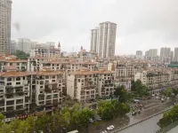 Huiyu Zhenxuan Hotel (Hechuan Baolong Square Branch) Hotels near Wenfengta Park