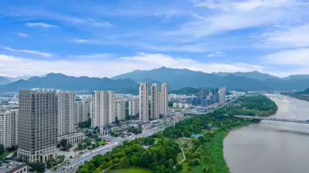 TAIZHOU RIVERVIEW INTERNATIONAL HOTE Отели рядом с достопримечательностью «Wangjiang Gate»