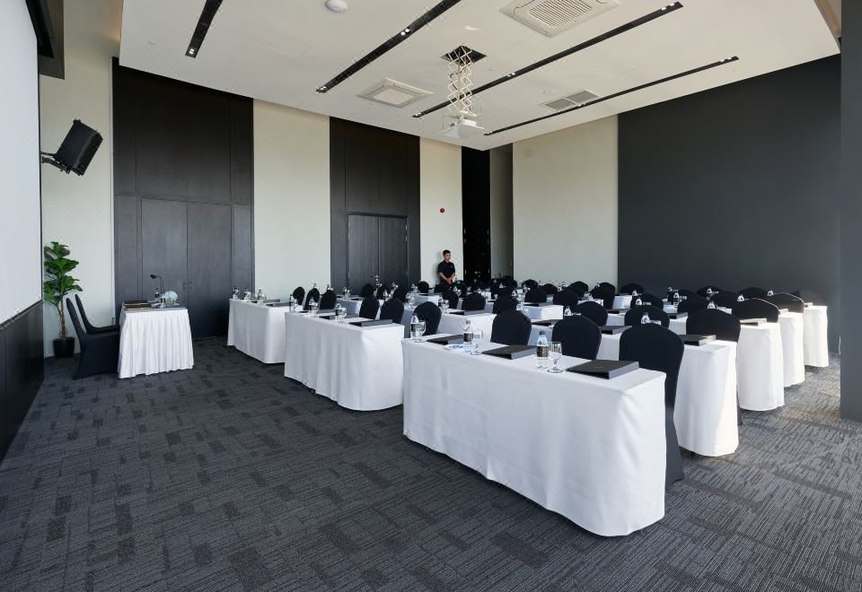 4. 럭스시티 호텔 ..