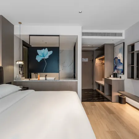 Ningbo Huayingyue Hotel (Tianyi Square City God Temple Commercial Pedestrian Street Store)