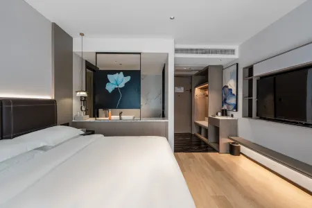 Ningbo Huayingyue Hotel (Tianyi Square City God Temple Commercial Pedestrian Street Store) Отели рядом с достопримечательностью «Ningbo Science Exploration Center»