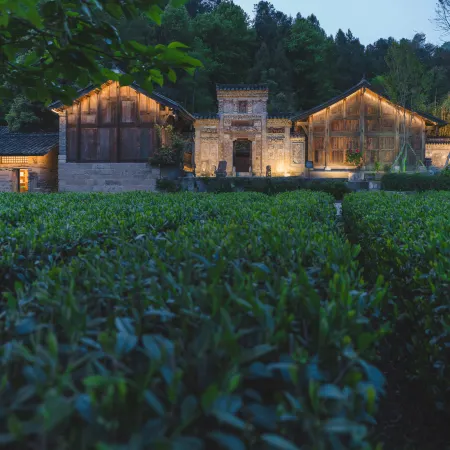 Qujia Courtyard Guesthouse