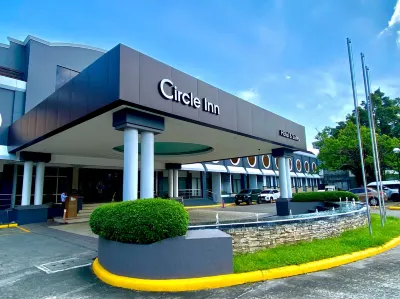Circle Inn Hotel and Suites Bacolod Hotel dekat Granada Covered Court