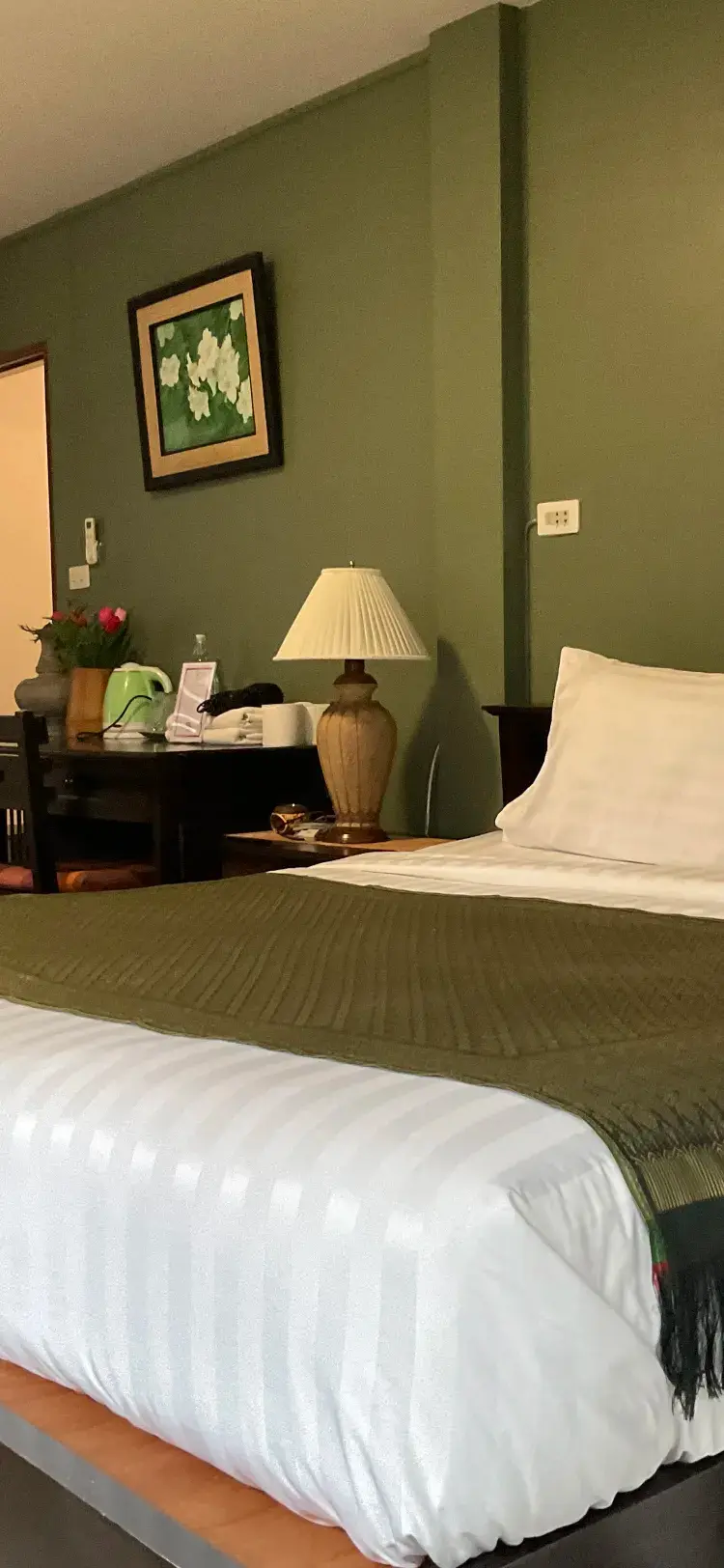 ห้องดีลักซ์เตียงใหญ่พร้อมห้องน้ำในตัว