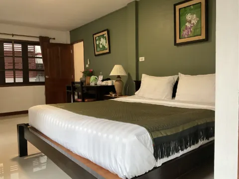 ห้องดีลักซ์เตียงใหญ่พร้อมห้องน้ำในตัว