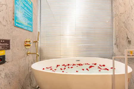 Mingyue Mountain Jiayuan Hot Spring Resort Hotel