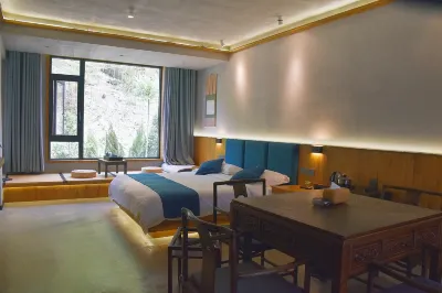Youdao Mountain House Hotels near Dongzhai Crested Ibis Home Bird Photography Base
