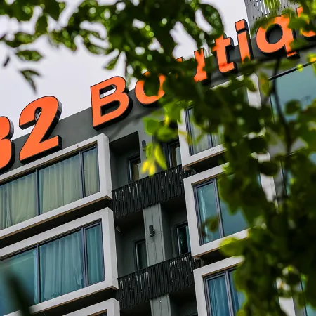 B2 Khon Kaen Boutique & Budget Hotel Отели рядом с достопримечательностью «Храм Тхунг Сетхи»