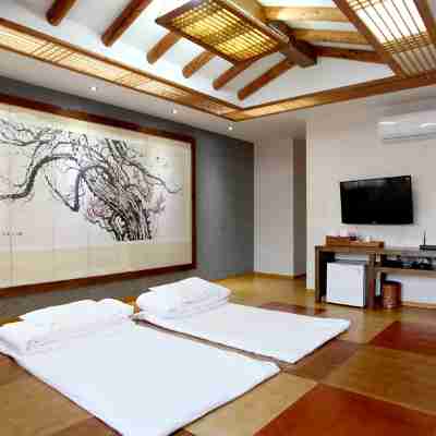 Jeonju Hanok Taejogung Hotel Rooms