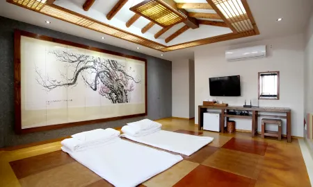 Jeonju Hanok Taejogung Hotel