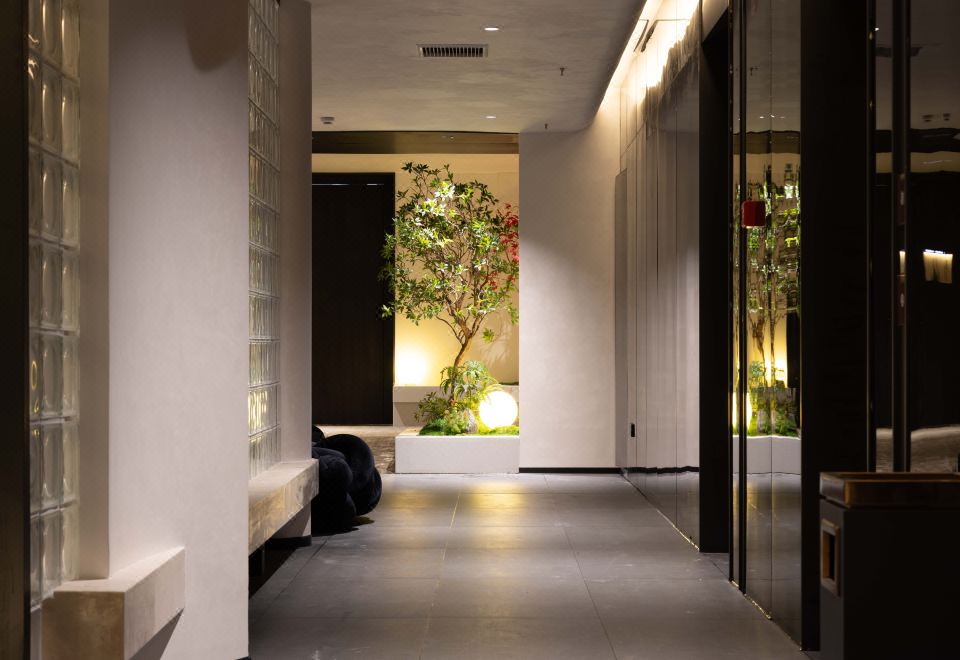 징한 광년 호텔의 깔끔하게 정돈된 객실 내부