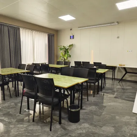 Neixiang Qihu Huating Hotel (Wulibao Branch)