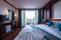 The Palm Hotel Hotels in Independence Beach