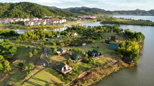 Star Island Homestay Hotels in Xiajiang