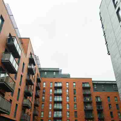 Comfy Two Bedroom Apartment in Slough near station, 15mins to London, near Windsor Hotel Exterior