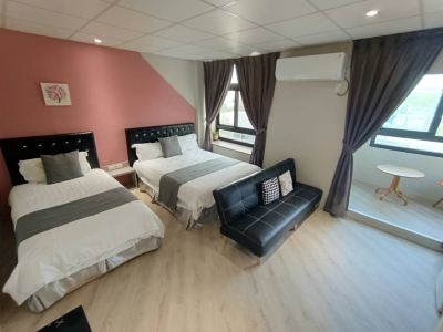 Comfort Triple Room With Shower Light Shadow Photo