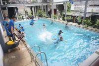 New Wijaya Hotel - piscina