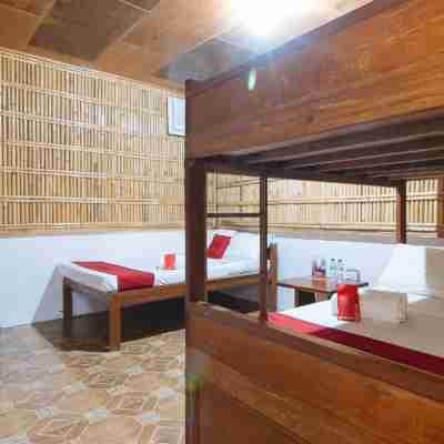 RedDoorz Hostel @ Megans Paradisio Beach Resort Rooms
