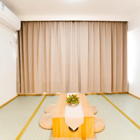 Jiafeng Homestay (Yanji Yanbian University Internet Red Wall West Market Store)
