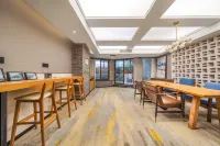 Nicesoe View Cloud Book House Hotel (Shangqing Temple Niujiaotuo Subway Station)