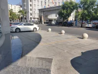 Lavande Hotel (Beihai Hepu High-speed Railway Station Haisi Shougang Branch) - parking