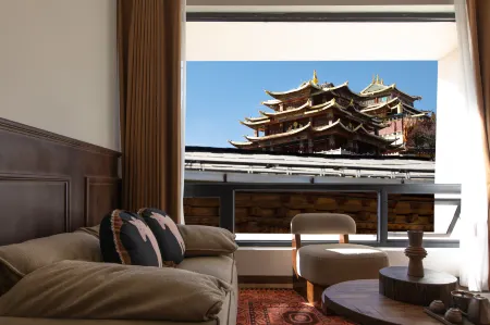 Yixin Moon Earthly HYGGE|Space Art Hotel (Dukezong Ancient City Prayer Wheel Store) Отели в г. Шангри-Ла