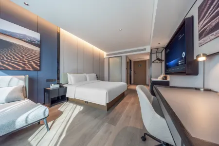 Atour Hotel Kunming Nanping Pedestrian Street Old Street Отели рядом с достопримечательностью «Junfa Xiliangtang Wetland Park»