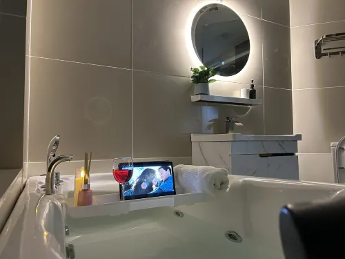 [NEW] Private Jacuzzi | Near Velocity Mall | MRT - Jacuzzi