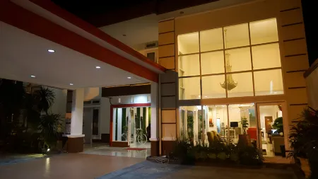 The Garden Hotel Отели в г. Горонтало