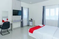 RedDoorz Plus @ GNG Hotel El Tari Airport Kupang Hotels in Oesapa Selatan