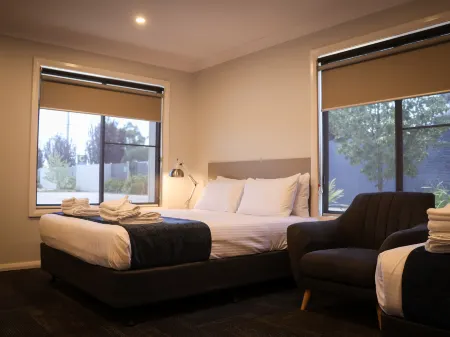 Eastend Studio Apartments Отели в г. Даббо